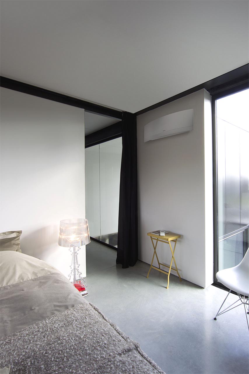 Aparat de aer conditionat Daikin Emura Bluevolution FTXJ42AW9+RXJ42A9-15000 BTU/h