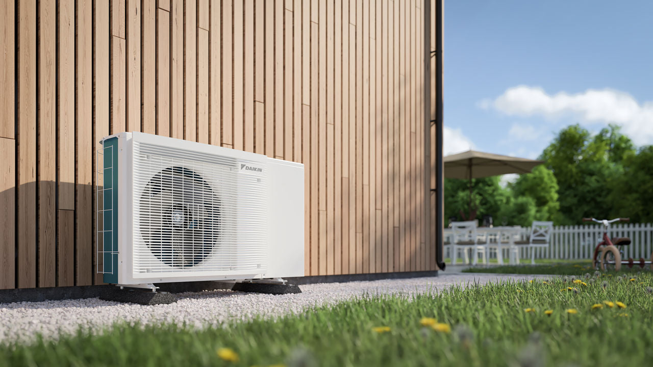 Pompă de căldură aer-apă numai încălzire Daikin Altherma 3M EDLA04E3V3- 4 kW